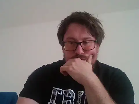 Snapshot of czechguy chatting on November 1, 1:38 pm czechguy online show from November 1, 1:38 pm