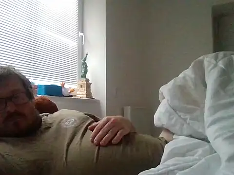 Snapshot of czechguy chatting on November 9, 10:52 am czechguy online show from November 9, 10:52 am