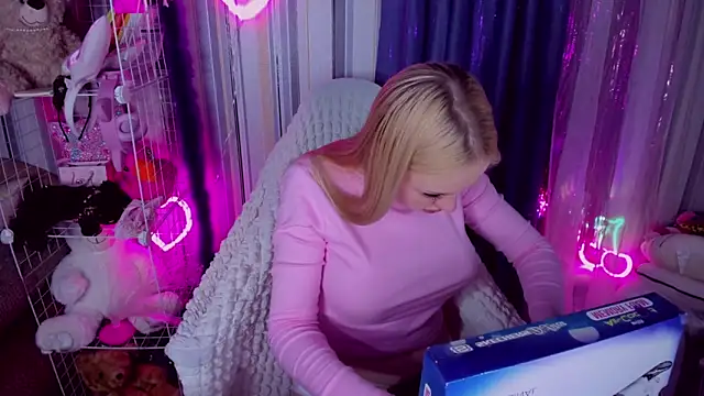 CeaneLino online show from April 1, 4:37 pm