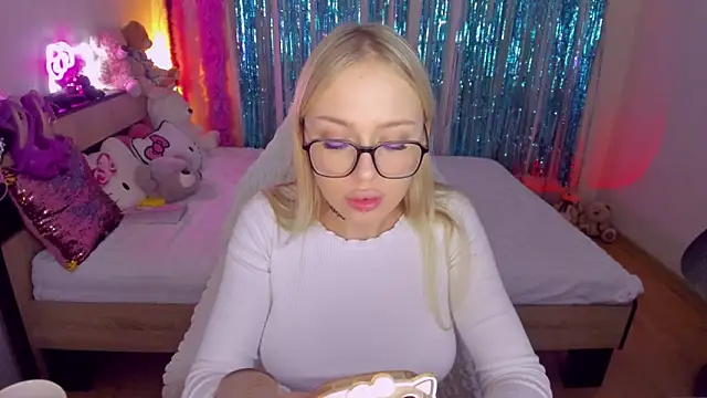 CeaneLino online show from October 31, 8:05 pm