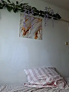 Nika aa online show from April 19, 1:23 pm