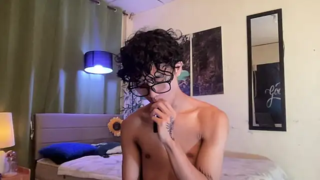 AsianCarl online show from November 9, 3:27 pm