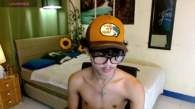 AsianCarl online show from November 4, 1:48 pm