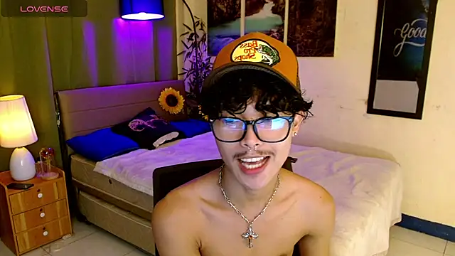 AsianCarl online show from November 6, 4:44 pm