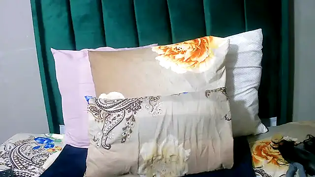 DeliciousBoobsx25 online show from November 13, 9:35 am