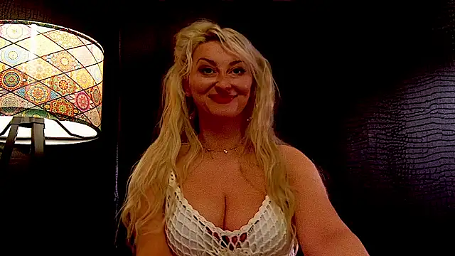 LeticiaReys online show from February 27, 1:00 pm