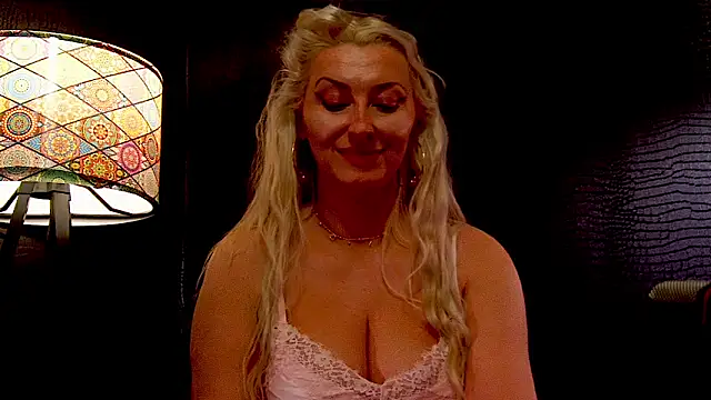 LeticiaReys online show from February 12, 9:20 am