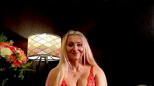 LeticiaReys online show from October 20, 6:30 pm