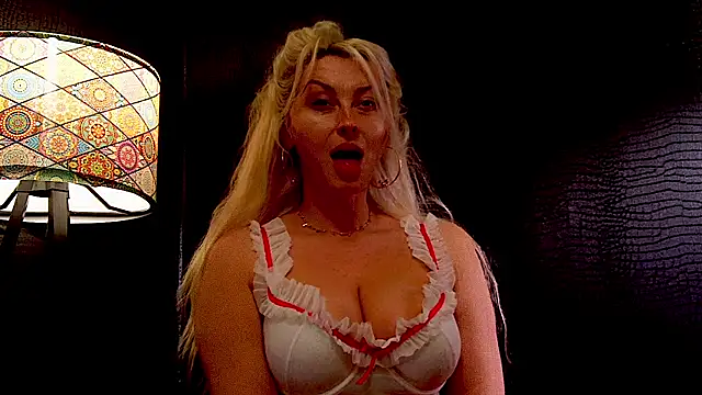 LeticiaReys online show from March 3, 1:07 pm