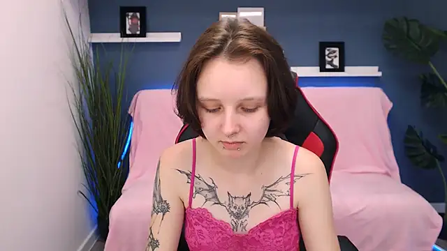 Snapshot of PeachyDream_ chatting on October 12, 6:15 am PeachyDream online show from October 12, 6:15 am