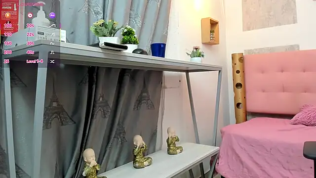 Snapshot of SamanthaFox_8 chatting on November 12, 11:03 am SamanthaFox 8 online show from November 12, 11:03 am