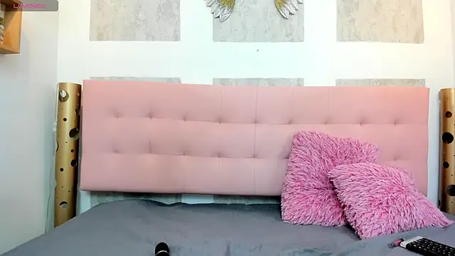 Snapshot of SamanthaFox_8 chatting on October 24, 10:47 am SamanthaFox 8 online show from October 24, 10:47 am