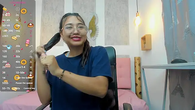 Snapshot of SamanthaFox_8 chatting on December 4, 10:47 am SamanthaFox 8 online show from December 4, 10:47 am