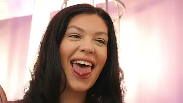 ClaraPasssion online show from November 17, 8:35 pm