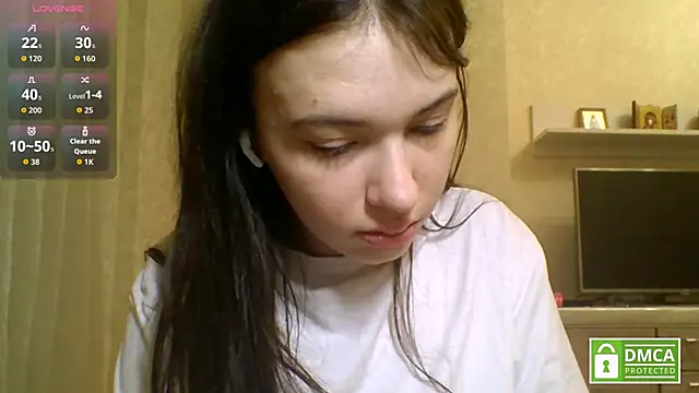 Snapshot of CeyaLier chatting on June 4, 6:23 pm CeyaLier online show from June 4, 6:23 pm