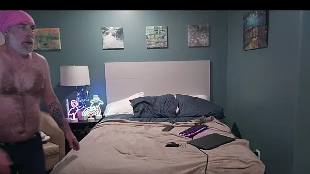 Snapshot of Fuck-Buddy-4U chatting on December 20, 7:39 pm Fuck-Buddy-4U online show from December 20, 7:39 pm