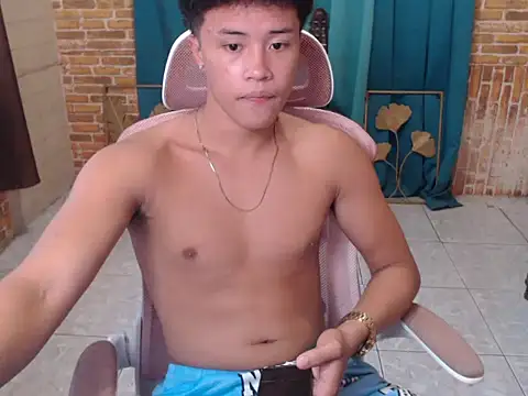 Snapshot of ur_naughtyboy_patrick chatting on October 30, 1:48 am ur naughtyboy patrick online show from October 30, 1:48 am