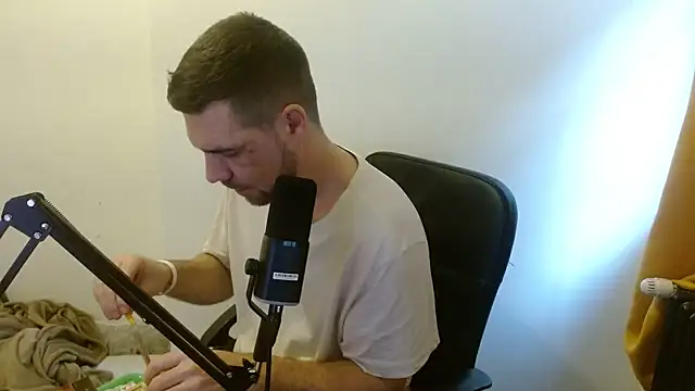 chibrax918 online show from December 17, 9:14 am