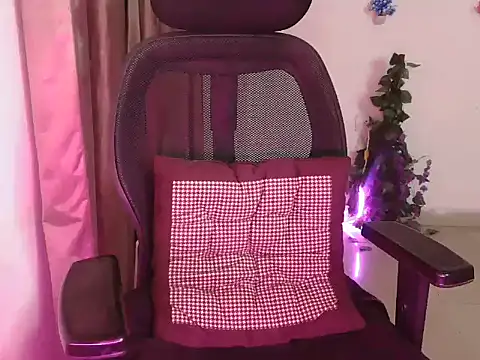 Snapshot of Royal_zara chatting on November 24, 5:46 pm Royal zara online show from November 24, 5:46 pm