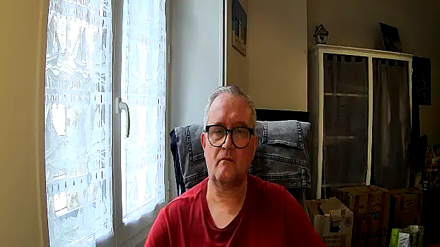 Snapshot of macdut67 chatting on December 2, 12:40 pm macdut67 online show from December 2, 12:40 pm