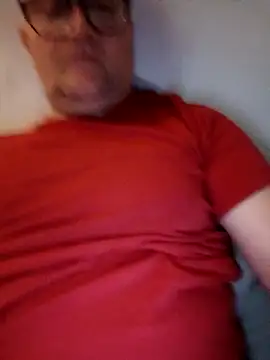 Snapshot of macdut67 chatting on October 8, 8:27 am macdut67 online show from October 8, 8:27 am