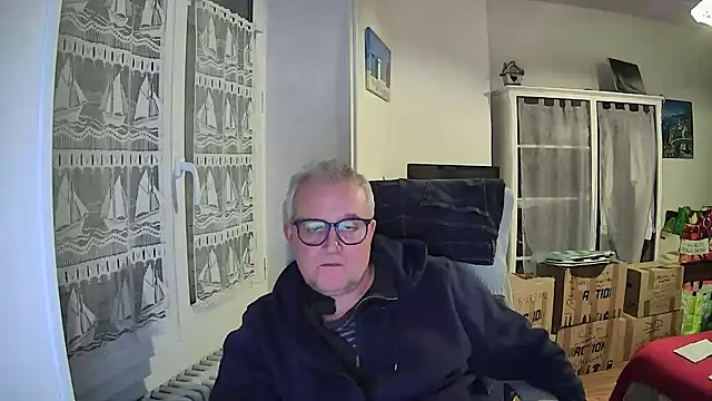 Snapshot of macdut67 chatting on January 15, 1:31 am macdut67 online show from January 15, 1:31 am