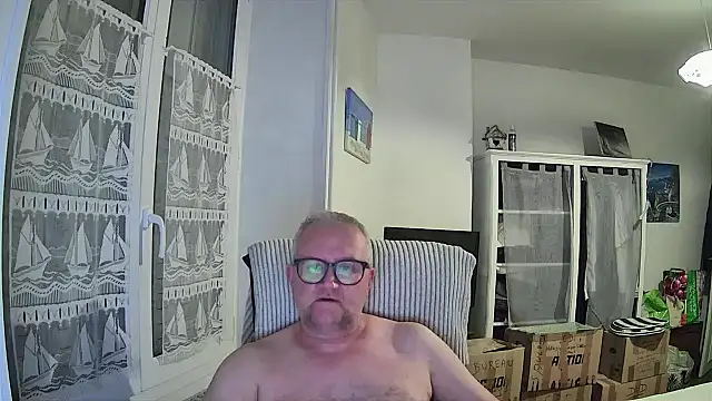 Snapshot of macdut67 chatting on April 15, 11:38 pm macdut67 online show from April 15, 11:38 pm