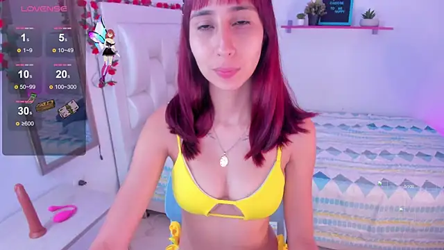 Laaura-Velez online show from December 5, 1:32 pm