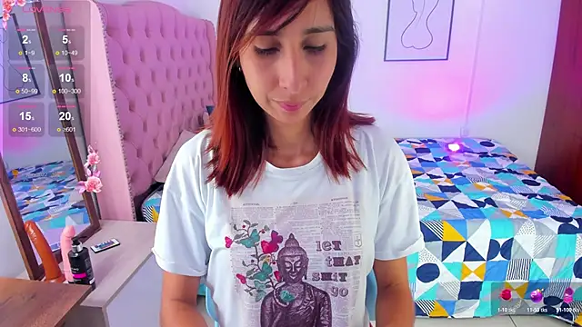 Laaura-Velez online show from April 26, 12:02 pm