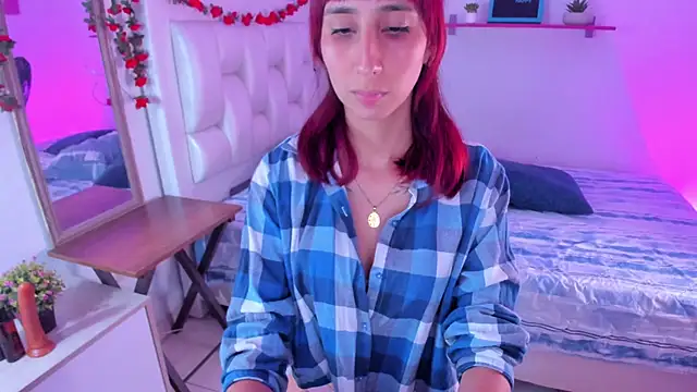 Laaura-Velez online show from November 28, 1:22 pm