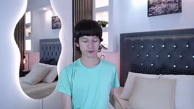 Emo Boy  online show from March 24, 8:20 pm