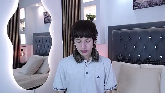 Emo Boy  online show from April 11, 8:12 pm