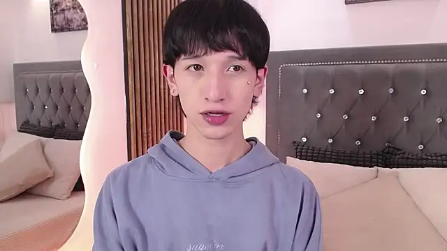 Emo Boy  online show from June 1, 8:30 pm