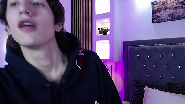 Emo Boy  online show from April 5, 8:37 pm