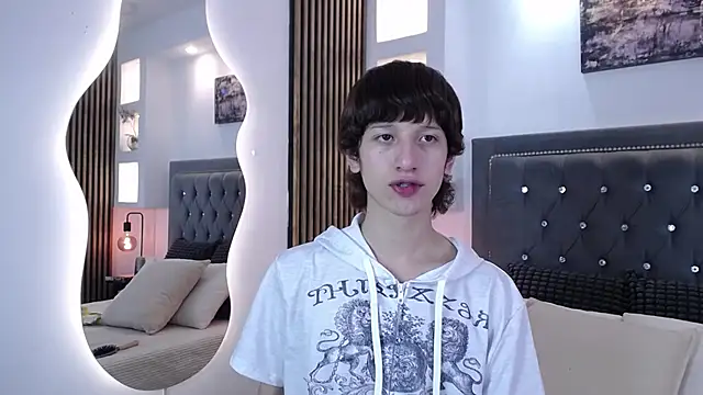 Emo Boy  online show from March 28, 8:32 pm