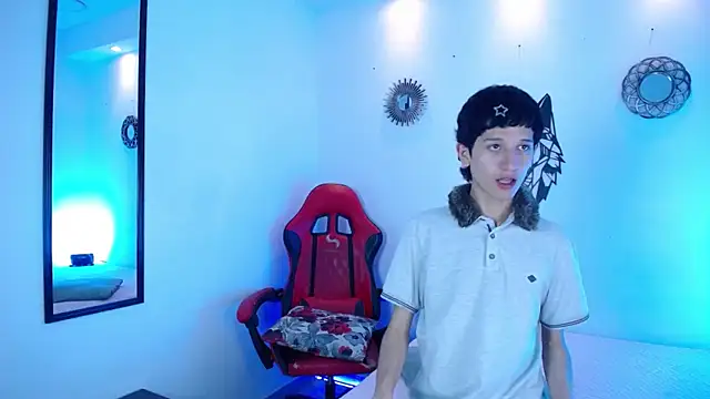 Emo Boy  online show from January 8, 8:37 pm