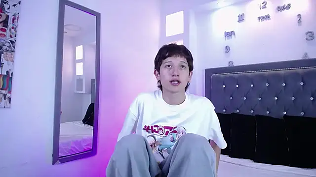 Emo Boy  online show from January 18, 8:23 pm