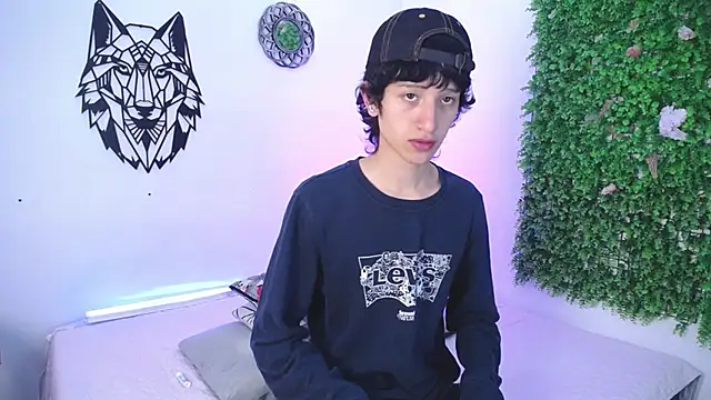 Emo Boy  online show from November 30, 12:39 pm