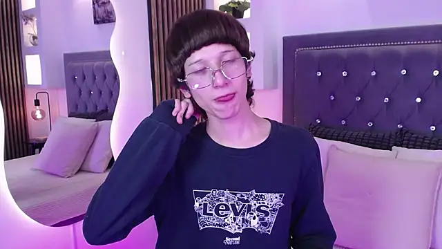Emo Boy  online show from April 30, 8:57 pm