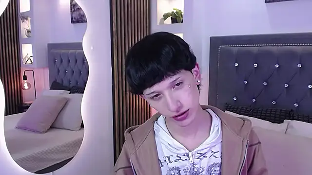 Emo Boy  online show from May 22, 8:40 pm