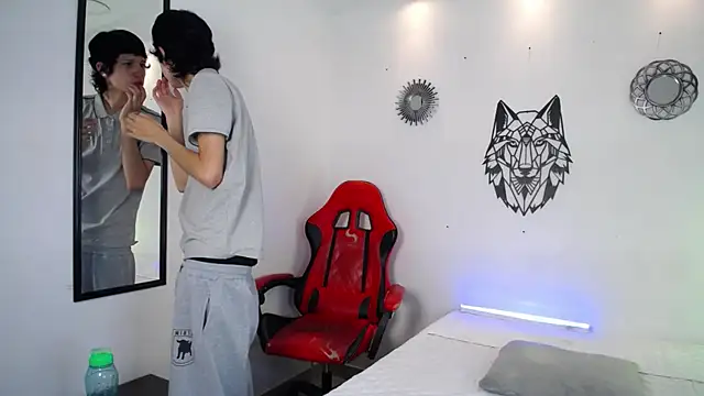 Emo Boy  online show from December 14, 12:33 pm