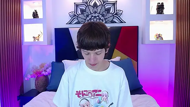 Emo Boy  online show from March 1, 8:20 pm