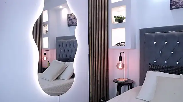 Emo Boy  online show from April 6, 8:10 pm