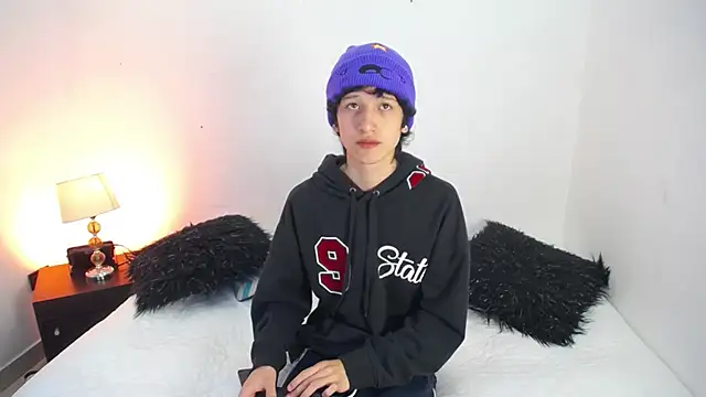 Emo Boy  online show from November 21, 12:26 pm