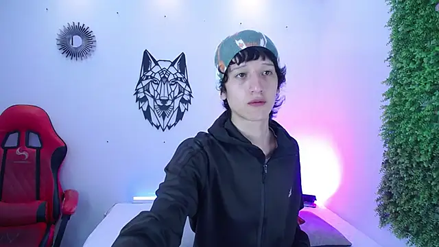 Emo Boy  online show from December 3, 12:26 pm