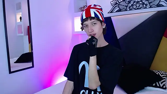 Emo Boy  online show from February 5, 8:26 pm