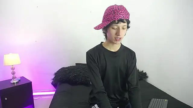 Emo Boy  online show from November 10, 3:55 am