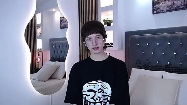 Emo Boy  online show from March 25, 8:19 pm