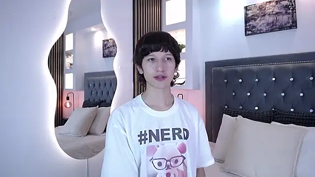 Emo Boy  online show from March 13, 8:14 pm