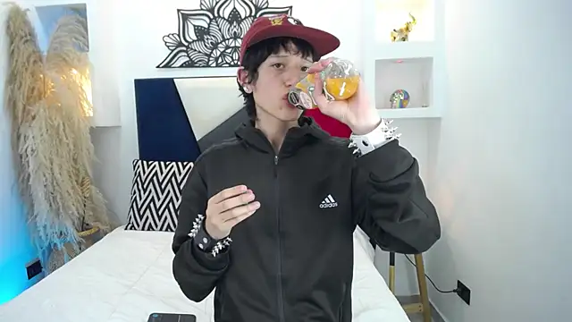 Emo Boy  online show from November 17, 3:21 am